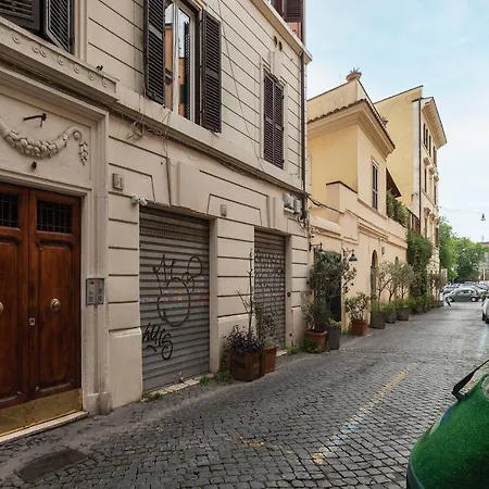 Guesthost - Bright & Roomy X6 - Trastevere District Apartment